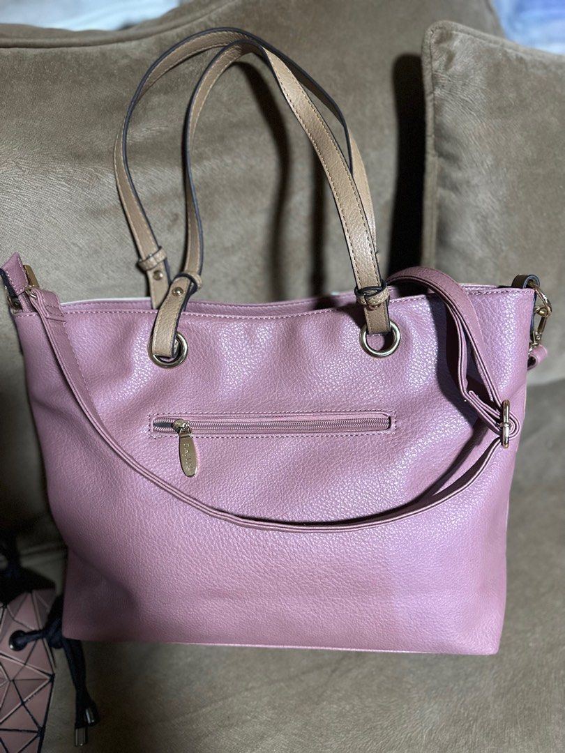 D Kelly Japan Bag (Category: Luxury Bags & Wallets) located in Naga. Submitted by bag.net (Listing ID 1360848873, Image 3). Description: Guranteed original D Kelly Bag 💯 Japan brand Almost new condition /slightly used 2 way bag- can be worn as shoulder bag or sling bag light weight bag.