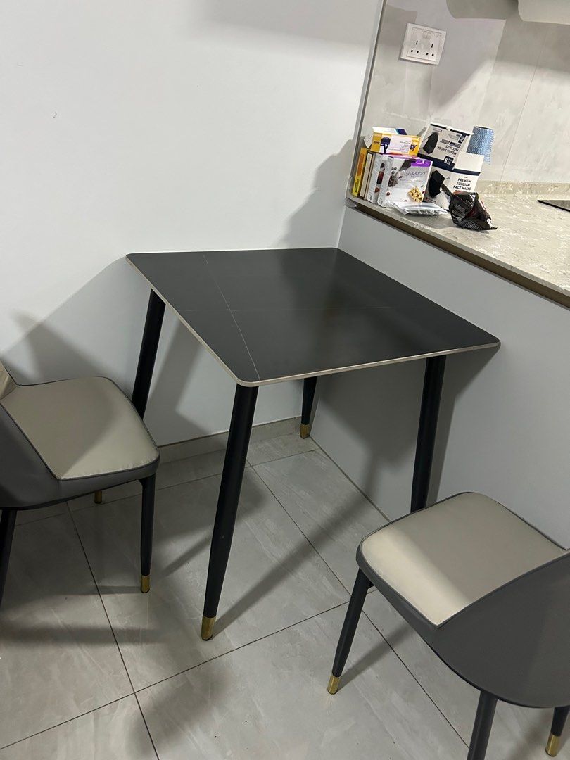 Dining Table Set (Category: Tables & Sets) located in Singapore. Submitted by ckzfy6snnt75471 (Listing ID 1360852769, Image 1). Description: .