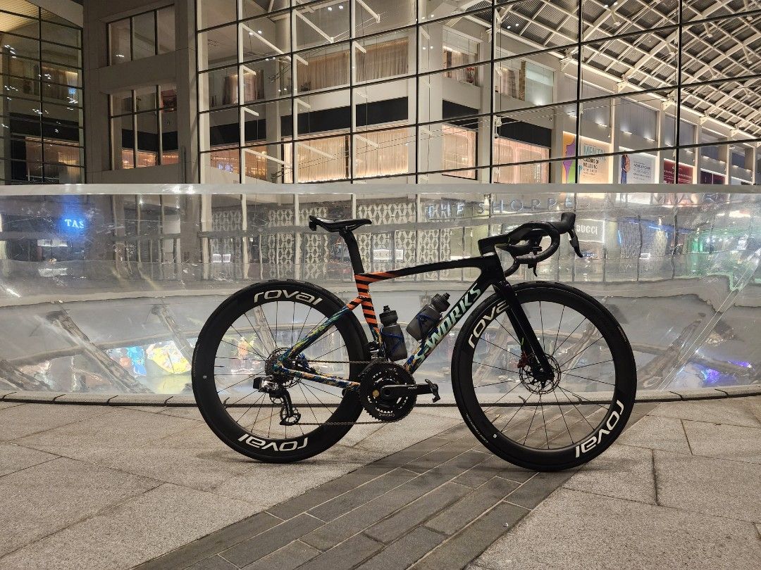 Frame + Ultegra Di2 only - Size 49 Specialized SL7 Picasso design (Category: Bicycles) located in Singapore. Submitted by jack.man (Listing ID 1360789990, Image 3). Description: Please read! Not full bike! Limited SL7 design frame with seat pole. inclusive Ultegra Di2, crank 165mm, mid compact, and no rotor. Doesn't come with bar and stem size 49.