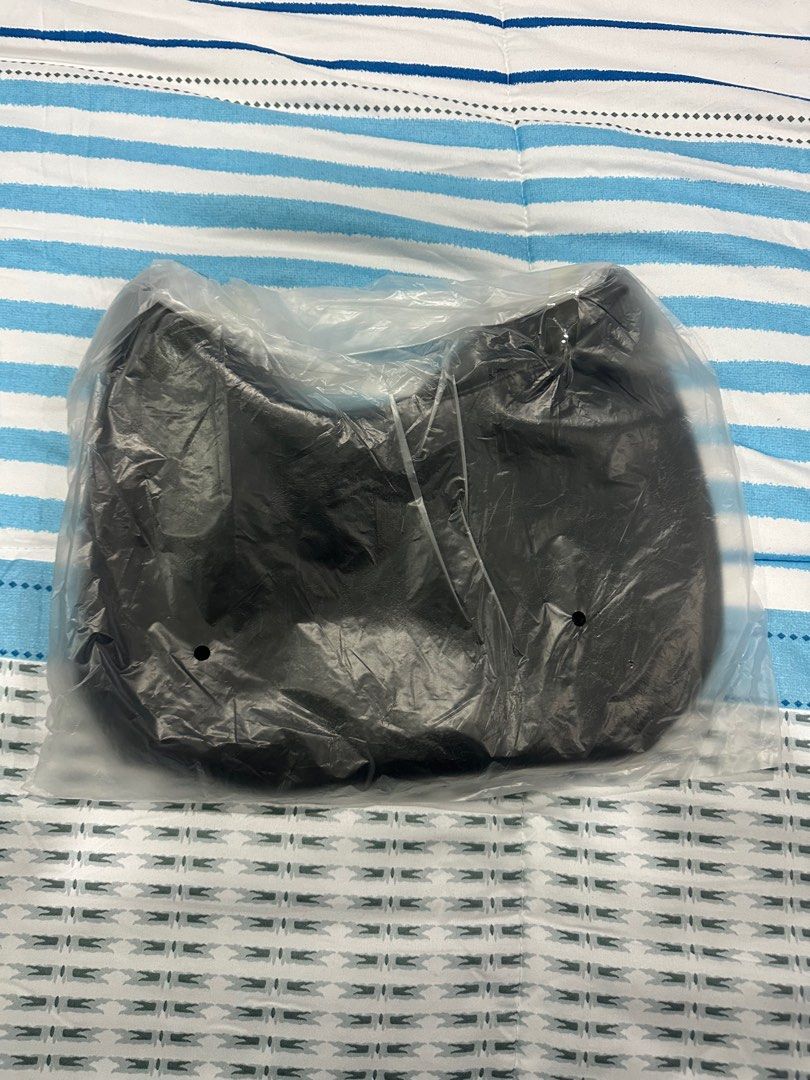 Handbag BNIB (Category: Shoulder Bags) located in Singapore. Submitted by hypulse (Listing ID 1360841867, Image 3). Description: Bought from SHEIN Accidentally bought extra 1 Still in packaging .
