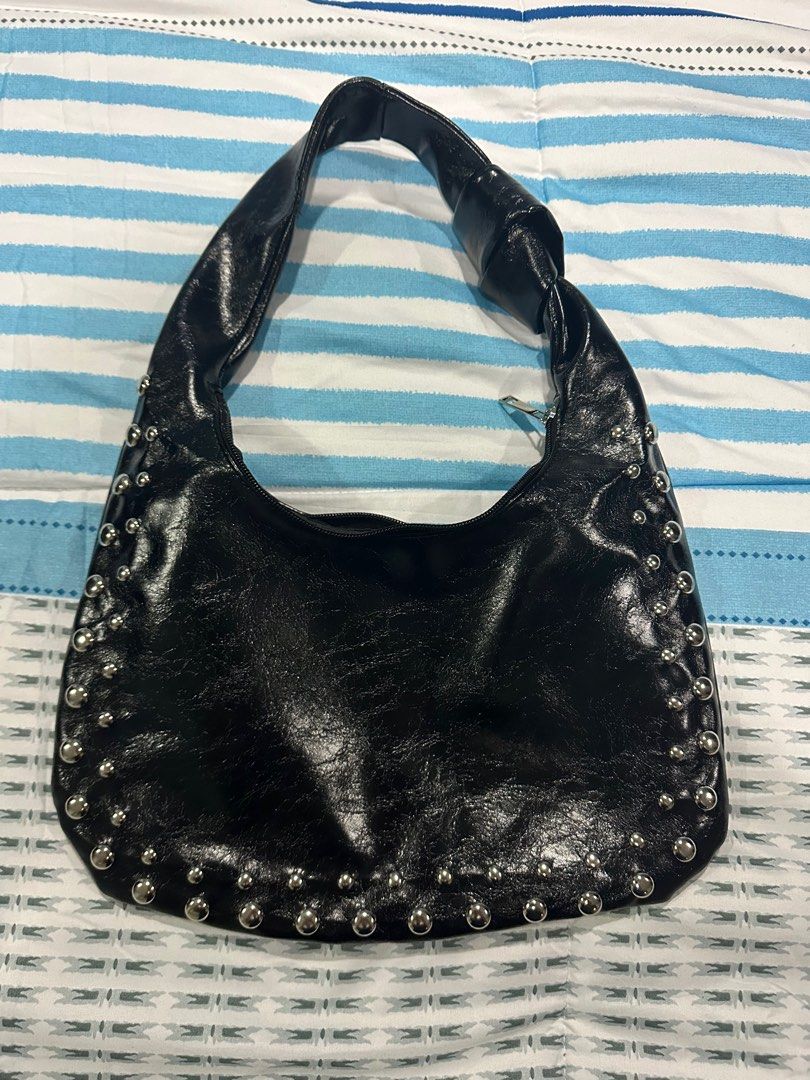 Handbag BNIB (Category: Shoulder Bags) located in Singapore. Submitted by hypulse (Listing ID 1360841867, Image 1). Description: Bought from SHEIN Accidentally bought extra 1 Still in packaging .