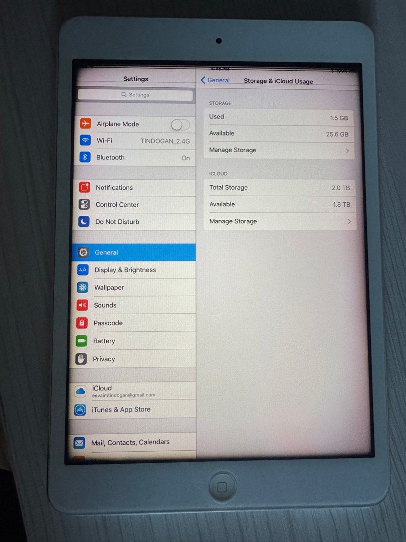iPad Mini (Category: iPad) located in Taguig. Submitted by erczzone (Listing ID 1360796012, Image 3). Description: iPad Mini Wi-Fi 32 GB White Model: A1432 Bought in SG iOS 9.3.5 Unit only With tempered glass, case and its original box With extra/spare glass screen protector No icloud/apple id issue With minimal dents and scratches Issue: Flickering screen (i can send a video).