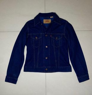 (Category: ) located in . Submitted by clothes_on_sale (Listing ID 1360744044, Image 1). Description: .