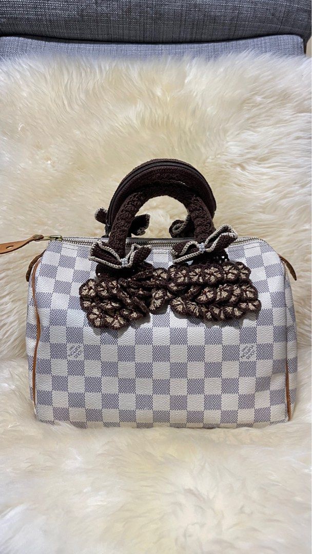 LV speedy 25 damier azur (Category: Luxury Bags & Wallets) located in San Juan City. Submitted by kriszy_coo (Listing ID 1360812778, Image 1). Description: Just ask more pictures. .