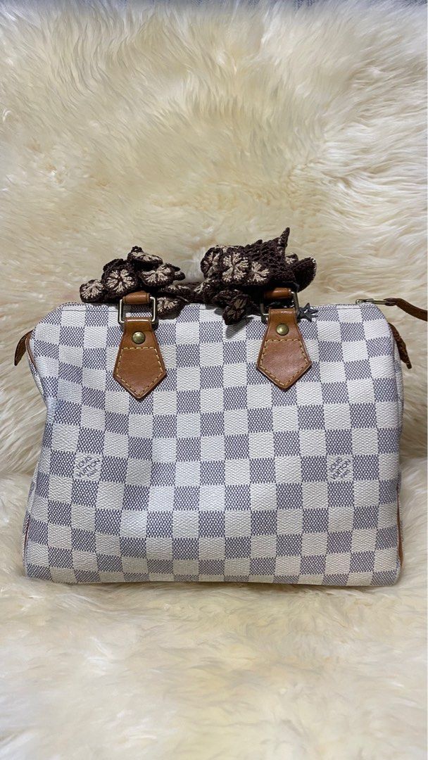 LV speedy 25 damier azur (Category: Luxury Bags & Wallets) located in San Juan City. Submitted by kriszy_coo (Listing ID 1360812778, Image 2). Description: Just ask more pictures. .