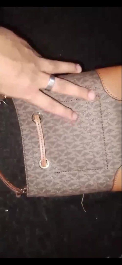 MK Mercer Small Bucket (Category: Luxury Bags & Wallets) located in Basista. Submitted by chiemvansorcas.2020 (Listing ID 1360763829, Image 3). Description: Bnew with cards Selling po brand new and original/authentic. As in kadating lang po. Pasabuy from a friend pero hnd na po niya kinuha. Decided selling na din since nakakuha nadin po ako ng bag. Can ship aywhere. Request for additional pics or info, pm lang po. Can shi.