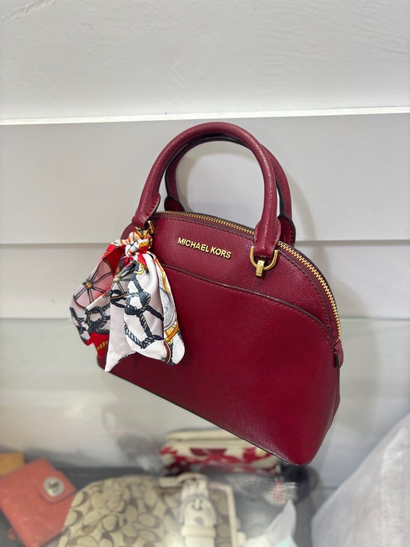 MK Small Alma Handbag (Category: Luxury Bags & Wallets) located in Cabanatuan. Submitted by cristalyngonzales (Listing ID 1360729240, Image 2). Description: No major flaw very good cond Hand bag only no strap.