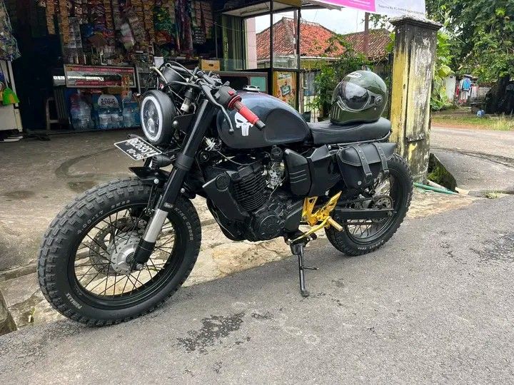 Motor custom cafe racer basic byson 2010, Motor di Carousell