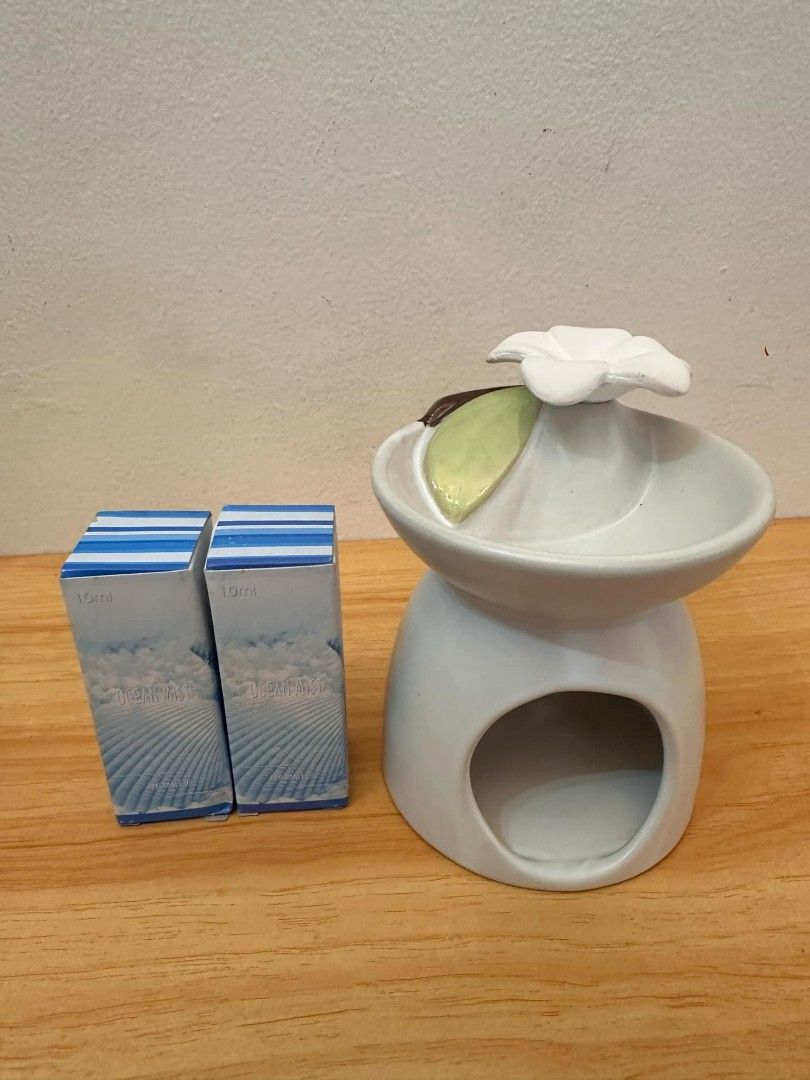 Oil burner with free 2 essential oils (Category: Other Home Decor) located in Mandaluyong City. Submitted by home_box.ae (Listing ID 1360733744, Image 2). Description: actual photo posted on hand ready to ship.