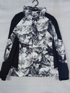 (Category: ) located in . Submitted by si.thriftedstore (Listing ID 1360874797, Image 1). Description: .