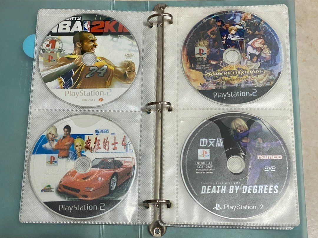 PS2連兩個手掣加大量遊戲碟 （分類：PlayStation）位於 Hong Kong。 由 kylewhk 提交（商品編號 1360759556，圖片 3）。簡介： 童年回憶PS2 (已改) 包記憶卡, 兩個手掣及火牛三色線 另加上述遊戲碟 雖畫質不高但充滿濃厚時代情懷 歡迎隨便查詢。