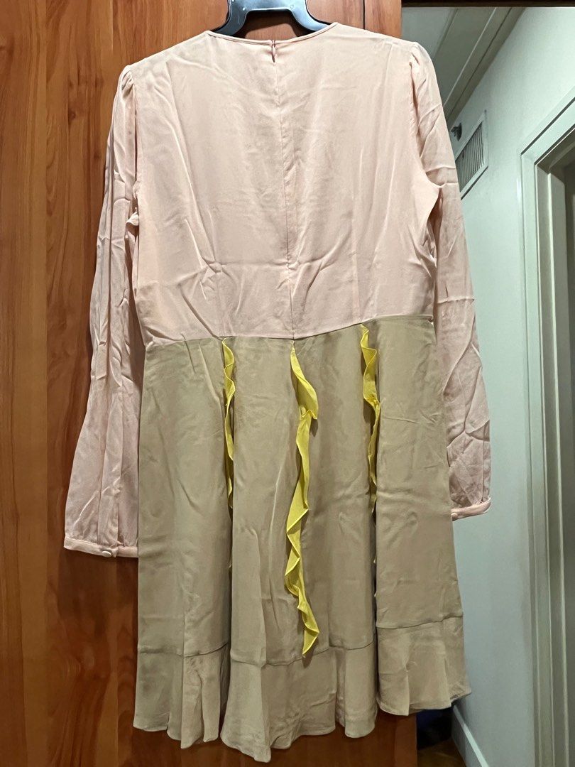 Red Valentino formal dress (Category: Dresses) located in Makati City. Submitted by gapofa (Listing ID 1360855406, Image 2). Description: Super sweet dress for formal occasions like wedding, party. Unworn without tag. Lovely colour combination. Light and breezy fabric.