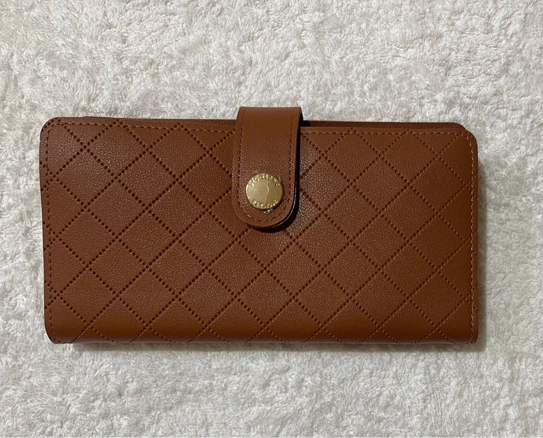 Secosana budget organizer wallet (Category: Wallets & Card holders) located in Rizal. Submitted by preloved_ave. (Listing ID 1360730279, Image 1). Description: .