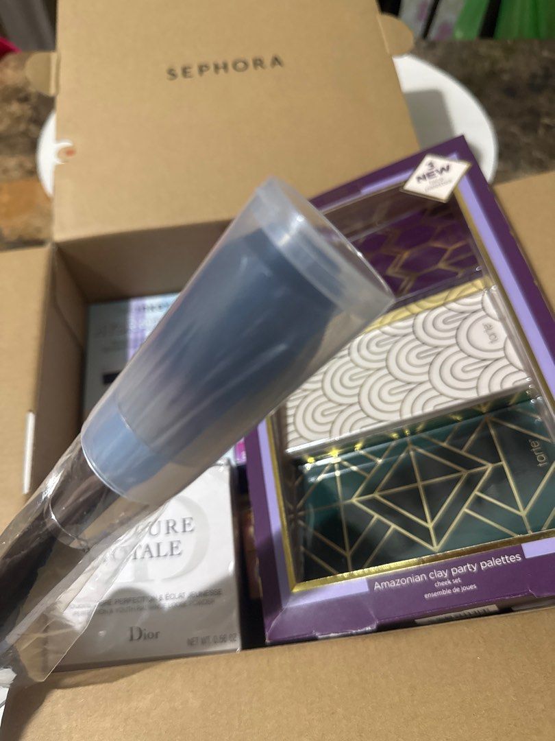 Sephora Pro featherweight powder brush #91 (Category: Makeup) located in Manila. Submitted by triftshop25 (Listing ID 1360816621, Image 3). Description: Brand new never used Bought 2,330 selling for low price need cash Ask seller for shipping.