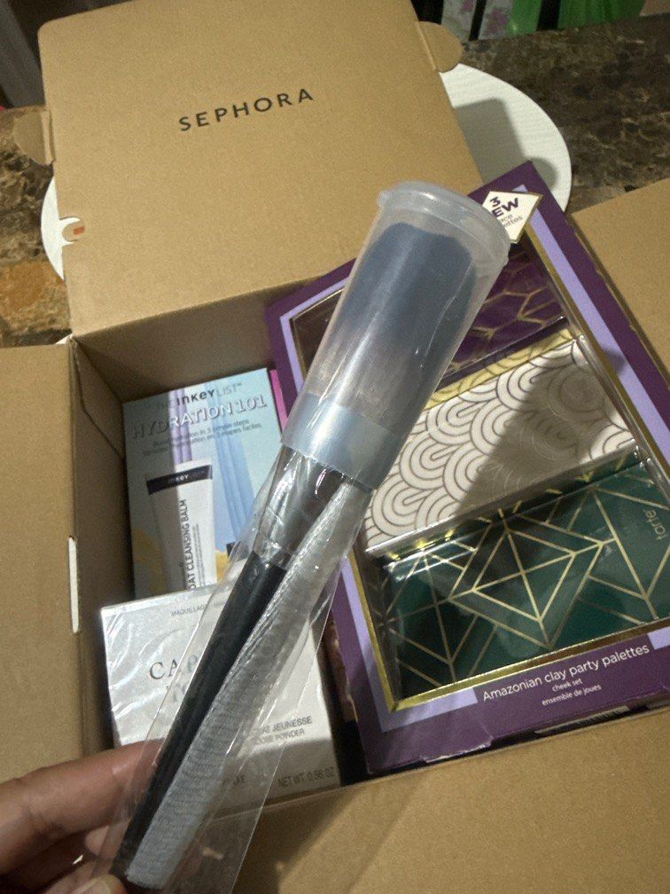 Sephora Pro featherweight powder brush #91 (Category: Makeup) located in Manila. Submitted by triftshop25 (Listing ID 1360816621, Image 2). Description: Brand new never used Bought 2,330 selling for low price need cash Ask seller for shipping.