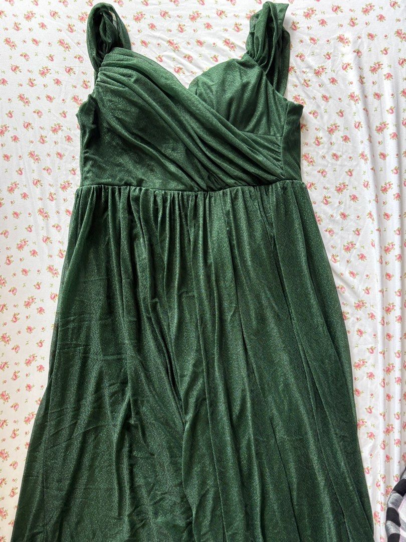 sparkly green long sleeveless gown (Category: Evening dresses & gowns) located in Manila. Submitted by cassiescollections (Listing ID 1360737240, Image 1). Description: .