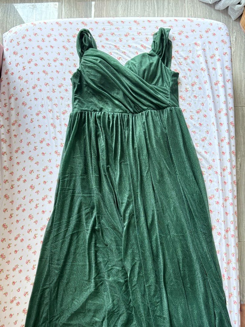 sparkly green long sleeveless gown (Category: Evening dresses & gowns) located in Manila. Submitted by cassiescollections (Listing ID 1360737240, Image 2). Description: .