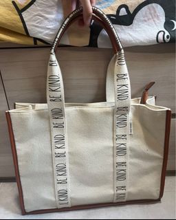（分類：）位於 。 由 Hello.buddiesssss 提交（商品編號 1360774895，圖片 1）。簡介： 。