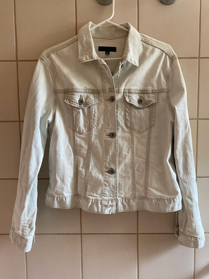 Uniqlo Denim Jacket (Category: Coats, Jackets and Outerwear) located in Quezon City. Submitted by nikknacks (Listing ID 1360775337, Image 1). Description: Uniqlo Denim Jacket ✅Size: XL ✅Garment Measurements: Length: 22” Bust: 40” Waist: 38” ✅Lightly used ✅RFS: Decluttering ✅Selling at a low price as the shoulder part has some yellow spots (negligible) due to storage 💰Php 850 ✉️PM if interested .
