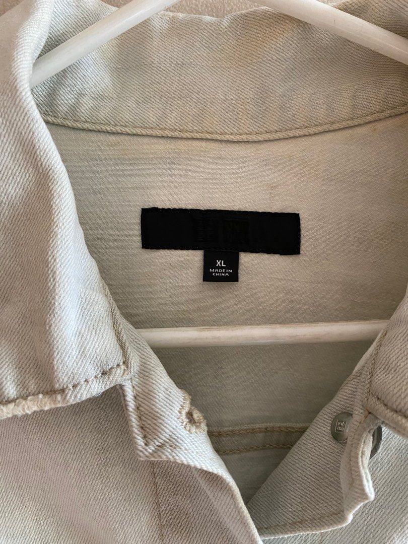 Uniqlo Denim Jacket (Category: Coats, Jackets and Outerwear) located in Quezon City. Submitted by nikknacks (Listing ID 1360775337, Image 3). Description: Uniqlo Denim Jacket ✅Size: XL ✅Garment Measurements: Length: 22” Bust: 40” Waist: 38” ✅Lightly used ✅RFS: Decluttering ✅Selling at a low price as the shoulder part has some yellow spots (negligible) due to storage 💰Php 850 ✉️PM if interested .