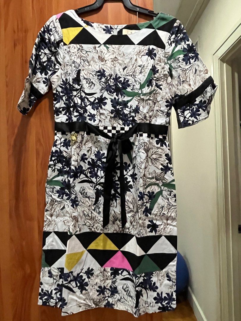 Unique print work dress in linen (Category: Dresses) located in Makati City. Submitted by gapofa (Listing ID 1360858217, Image 1). Description: Fully lined and well cut dress- form fitting with pencil- style skirt bottom.