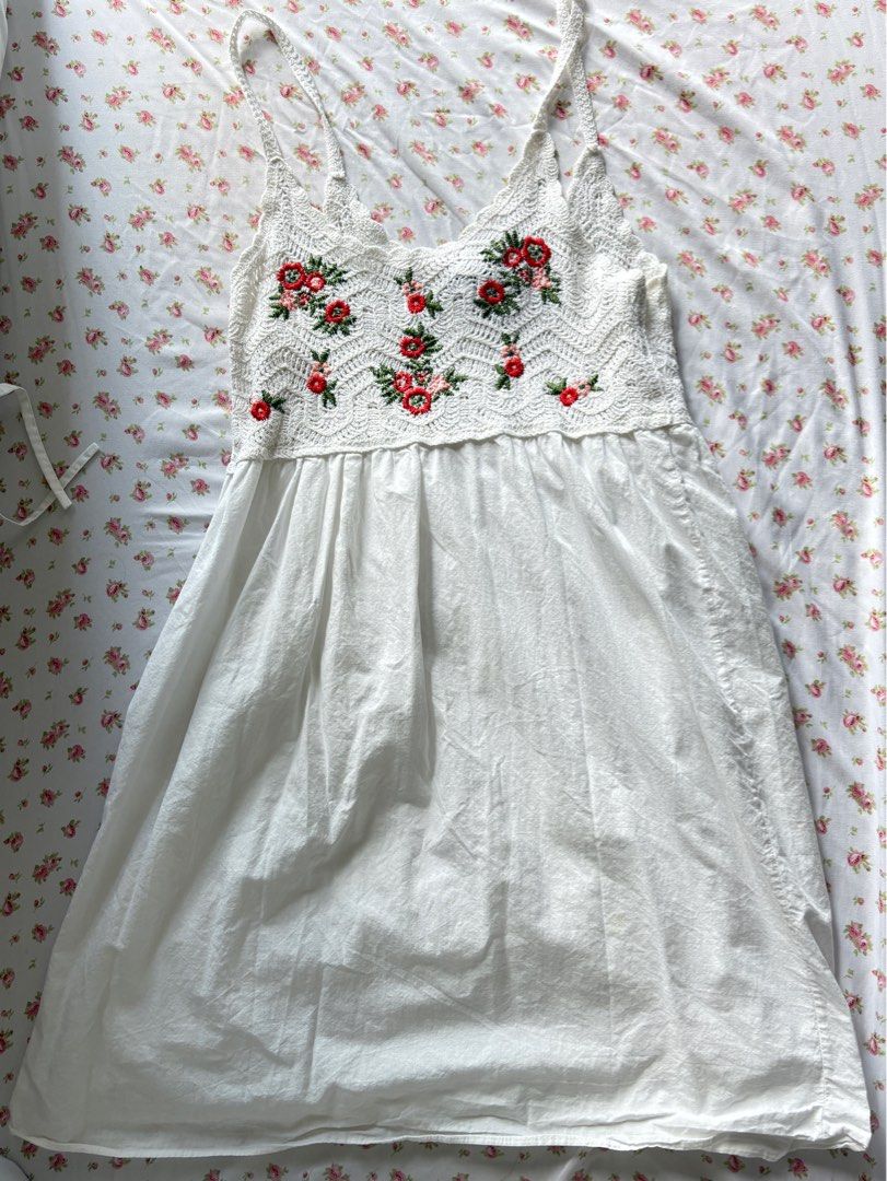 crocheted white floral flowy mini dress (Category: Dresses) located in Manila. Submitted by cassiescollections (Listing ID 1360739835, Image 1). Description: .