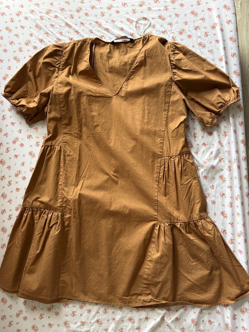 ZARA brown puff sleeve dress (Category: Dresses) located in Manila. Submitted by cassiescollections (Listing ID 1360823742, Image 1). Description: .