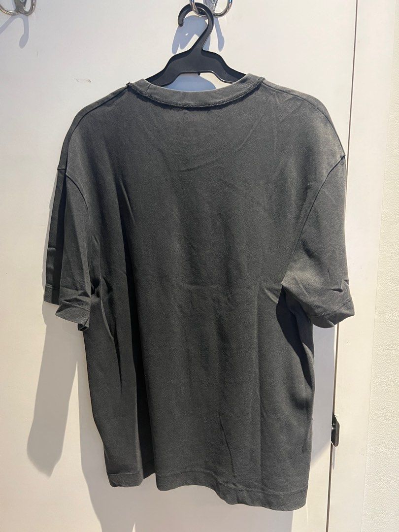 Zara Oversized Shirt (Category: Tshirts & Polo Shirts ) located in Mandaluyong City. Submitted by ryansls (Listing ID 1360850342, Image 2). Description: Original 100% From Zara Loose Shirt.