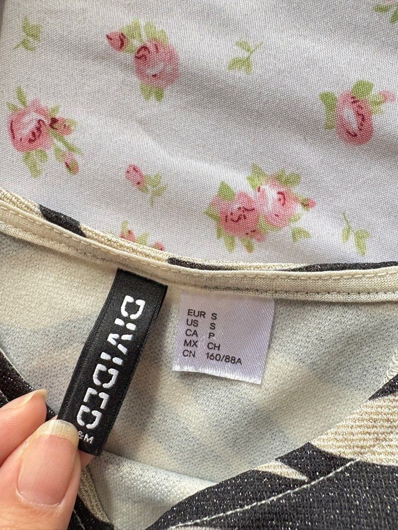 H&M zebra print corset top (Category: Sleeveless) located in Manila. Submitted by cassiescollections (Listing ID 1360741415, Image 2). Description: .