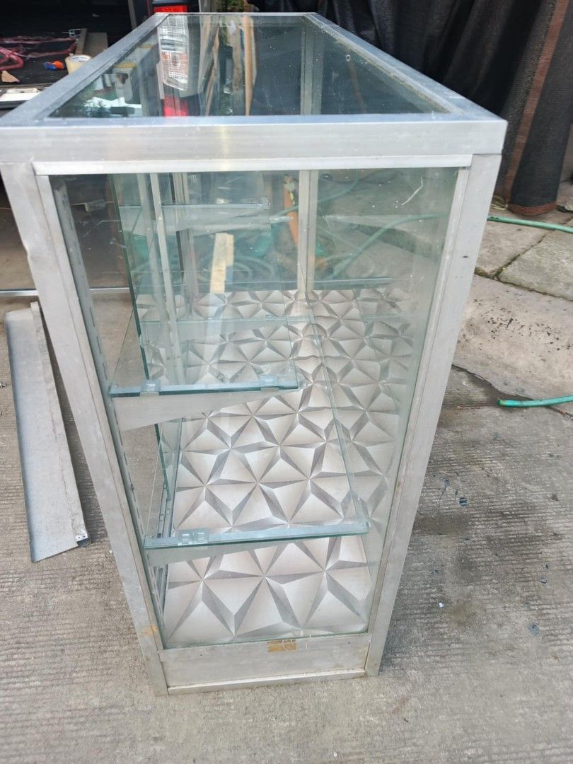 4 feet Glass Stante 3 Layer (Category: Office Furniture & Fixtures) located in Rodriguez. Submitted by amara0914 (Listing ID 1360889154, Image 2). Description: For Sale 2nd Hand In Great Condition No Hidden Issues or Crack 3 Layer Glass Stante 4feet length or haba 31 inches height or taas 16 inches width or lapad.