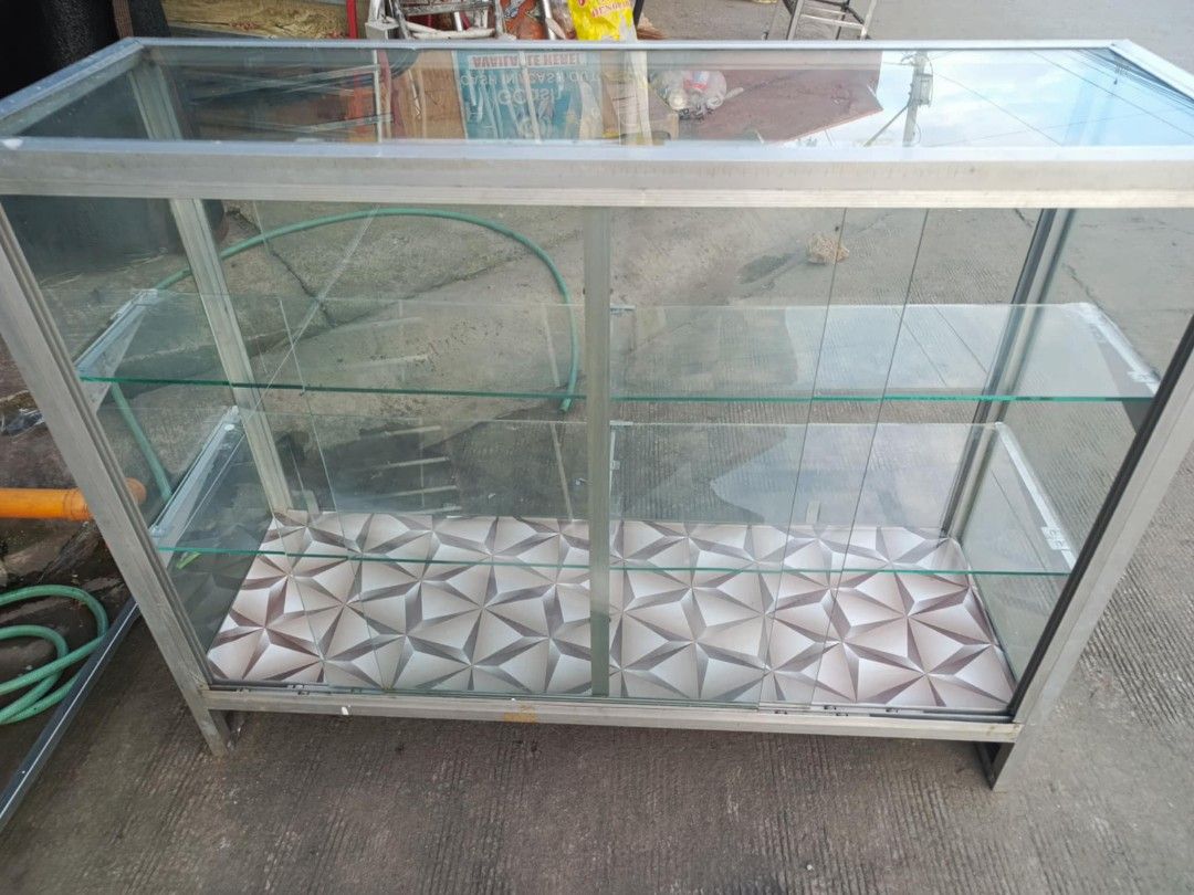 4 feet Glass Stante 3 Layer (Category: Office Furniture & Fixtures) located in Rodriguez. Submitted by amara0914 (Listing ID 1360889154, Image 1). Description: For Sale 2nd Hand In Great Condition No Hidden Issues or Crack 3 Layer Glass Stante 4feet length or haba 31 inches height or taas 16 inches width or lapad.