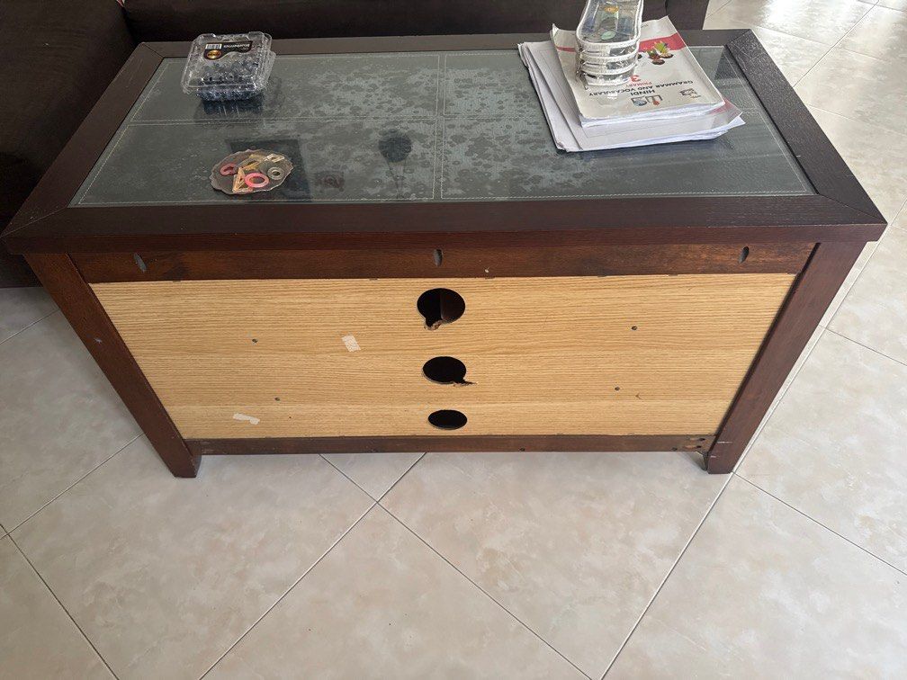 50$ (Category: Tables & Sets) located in Singapore. Submitted by deputi (Listing ID 1360898921, Image 3). Description: Teakwood old style table.. not using .