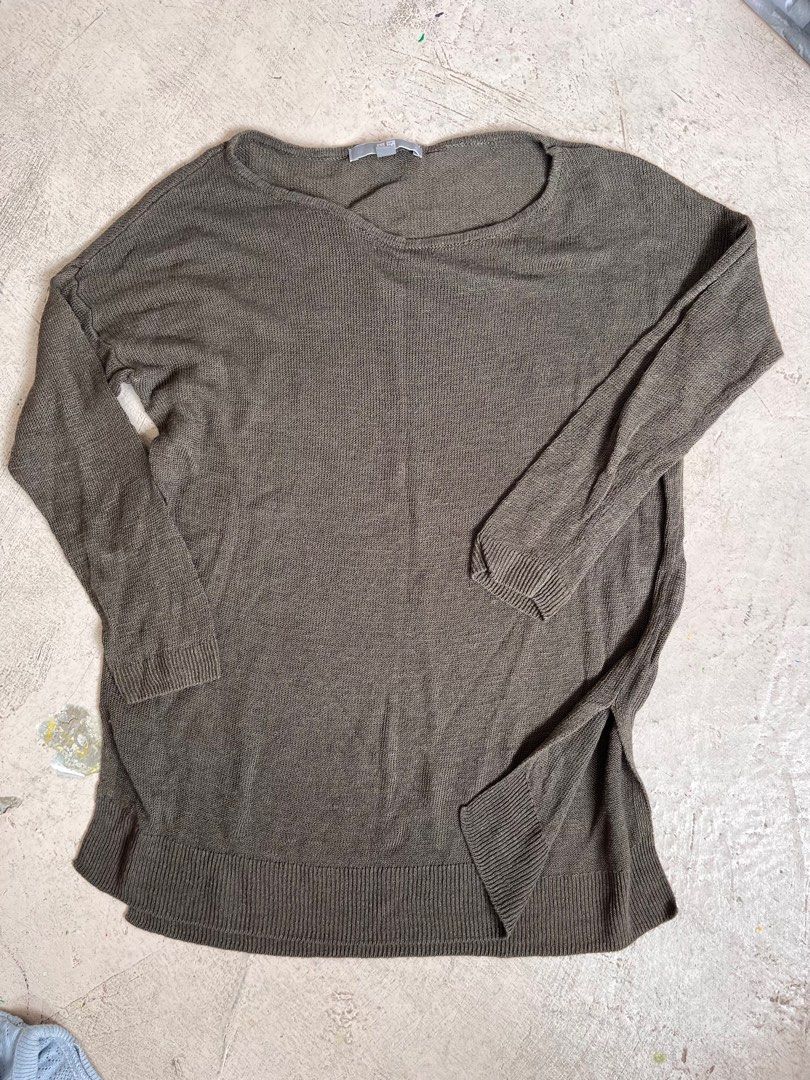 All Knitted Bundle Tops (Category: Longsleeves) located in Bulacan. Submitted by handlewithcaution (Listing ID 1360918720, Image 3). Description: Bawal sa maselan, sign of usaged but all goods. Ganda lahat nito all small size. All branded- astradivarius, uniqlo & Springfield. RFS: Decluttering - nagbbawas ng damit.