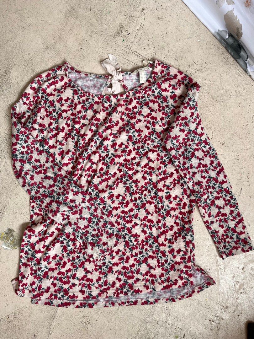 All Knitted Bundle Tops (Category: Longsleeves) located in Bulacan. Submitted by handlewithcaution (Listing ID 1360918720, Image 2). Description: Bawal sa maselan, sign of usaged but all goods. Ganda lahat nito all small size. All branded- astradivarius, uniqlo & Springfield. RFS: Decluttering - nagbbawas ng damit.