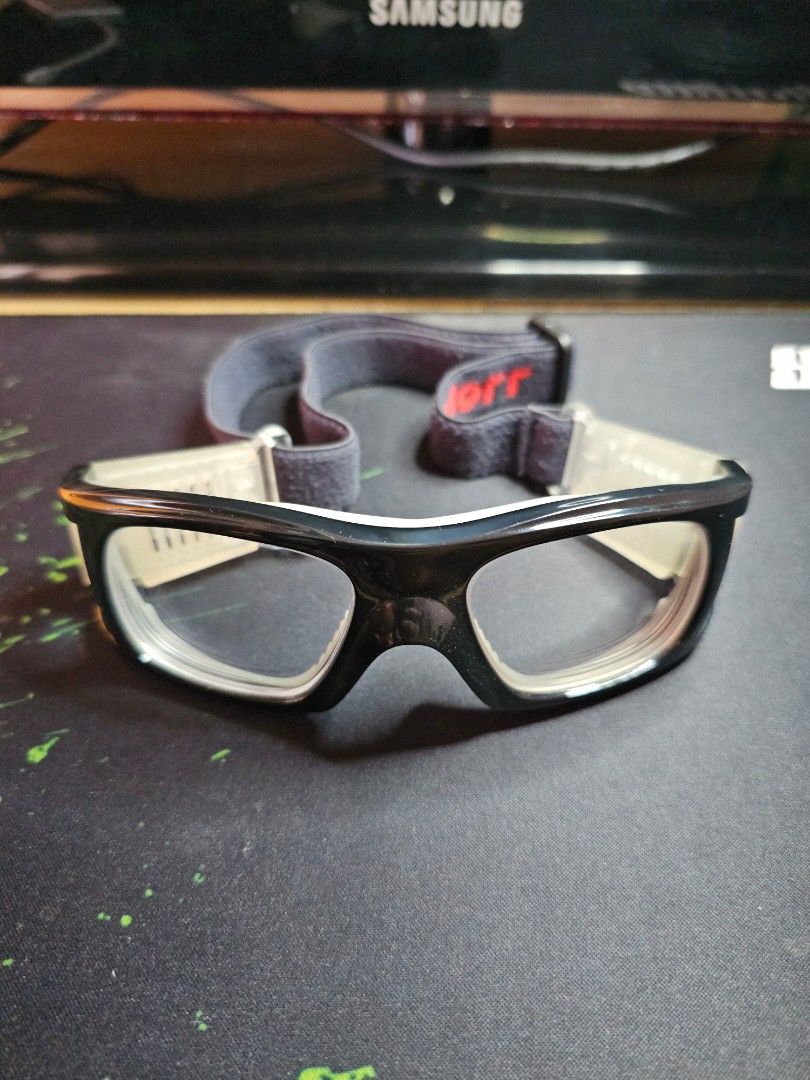 Anlorr Prescription-able Multi-sport Goggles (Category: Sunglasses & Eyewear) located in Cainta. Submitted by micsilog (Listing ID 1360935640, Image 1). Description: Graded lenses eyewear Gender: Unisex • Frame Size: 50mm • Nose Bridge: 15mm Thermoplastic Rubber • Strap with Silicon Hinges for Grip.