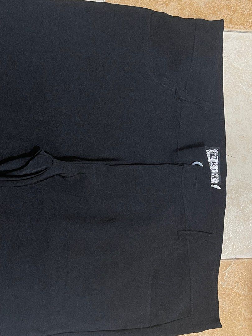 Black skinny slacks (Category: Other Bottoms) located in Manila. Submitted by k_decluttering (Listing ID 1360928985, Image 2). Description: Size: 30 (stretchy) .
