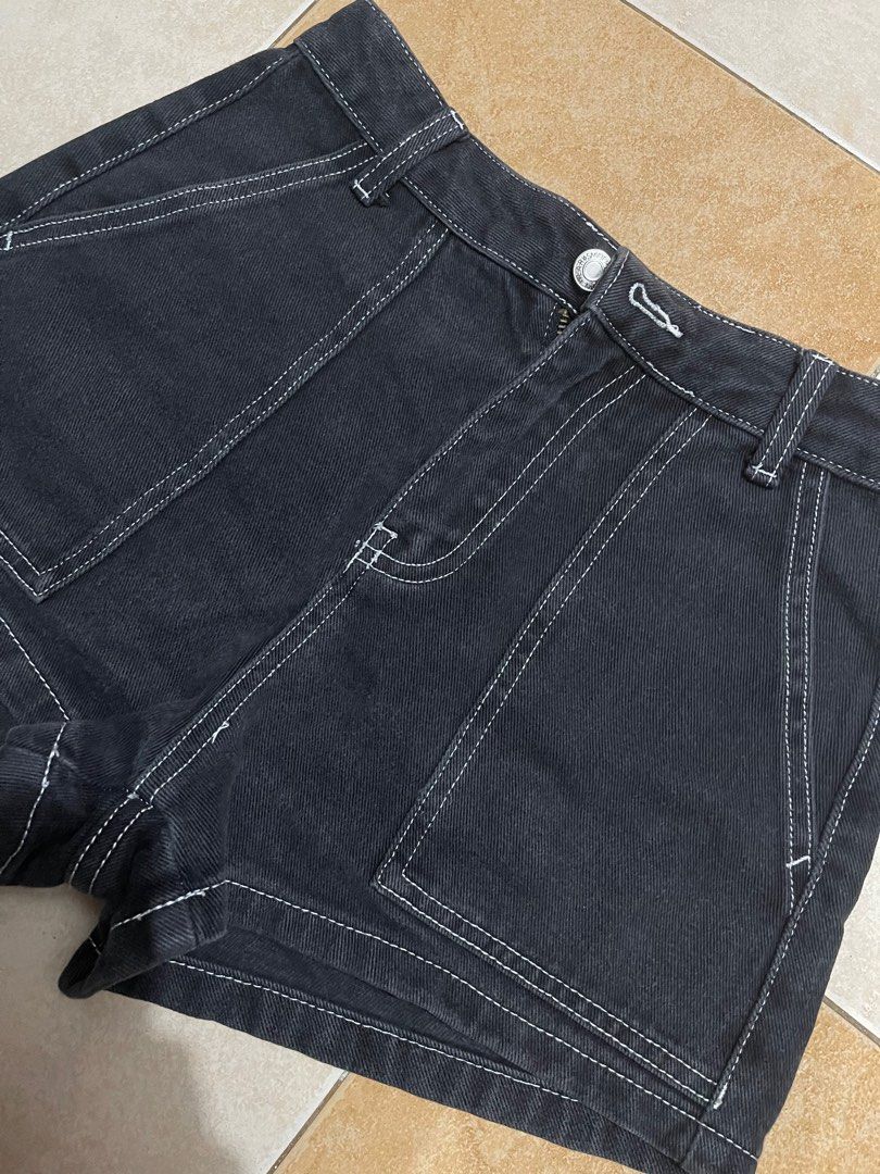 Black with white outline shorts (Category: Shorts) located in Manila. Submitted by k_decluttering (Listing ID 1360931401, Image 3). Description: Size: 25.