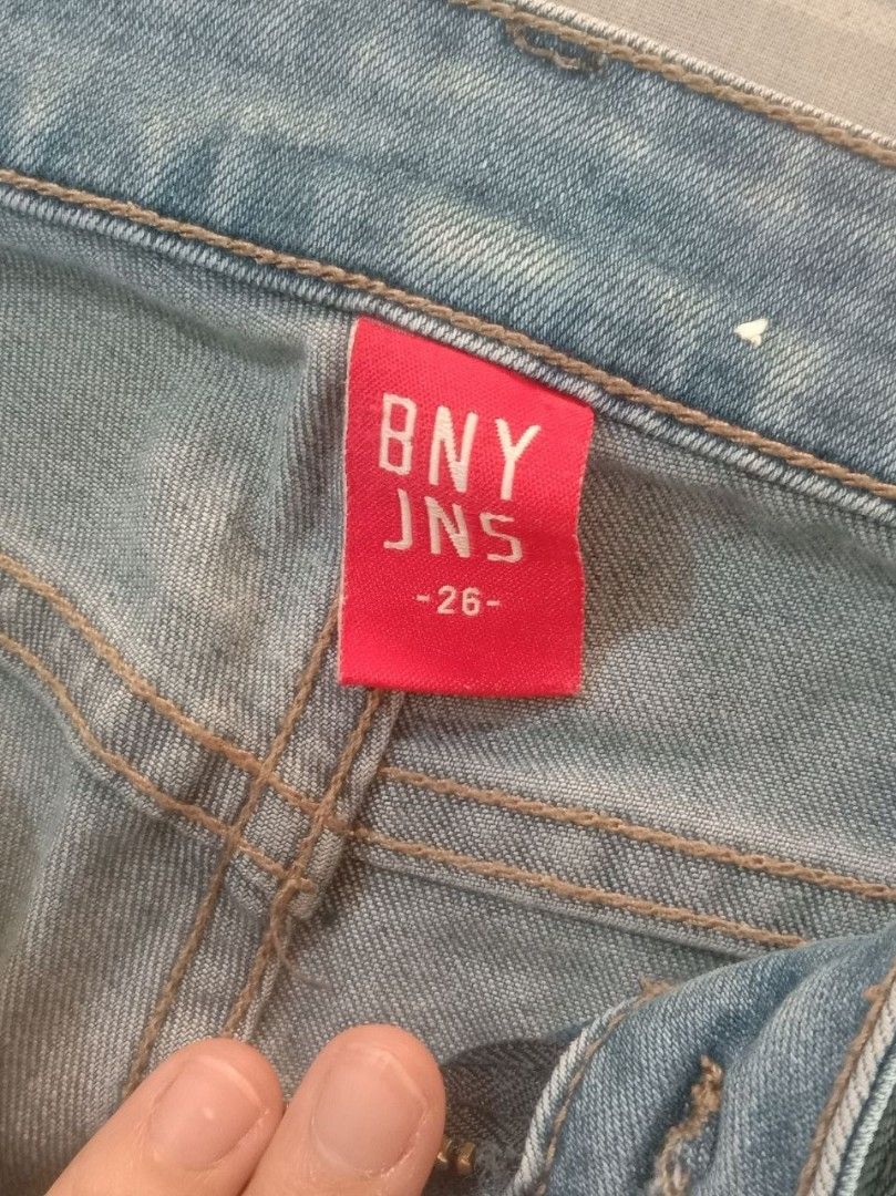 BNY mid-rise denim jeans (Category: Jeans) located in Muntinlupa City. Submitted by starcrossed (Listing ID 1360966180, Image 2). Description: fits small, size 26.