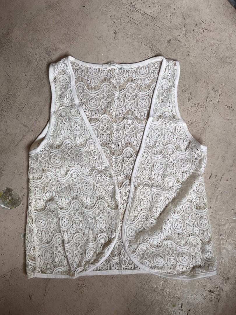 Bundle Tops Blazer and Sitru (Category: Others Tops) located in Bulacan. Submitted by handlewithcaution (Listing ID 1360920179, Image 3). Description: Bawal sa maselan, have sign of usaged but all goods. Para sa presyo sulit lang. Small all size. RFS: Decluterring .