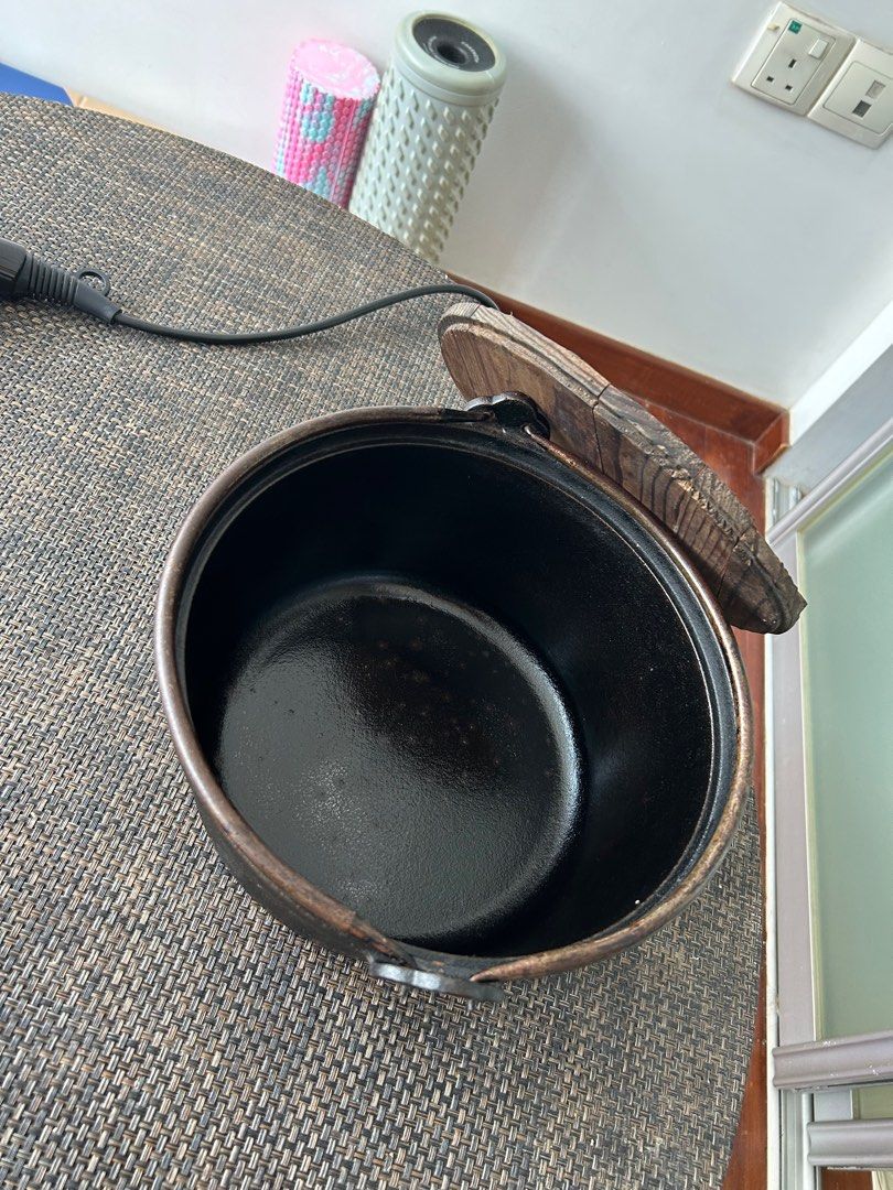 Cast iron pot65073582242691111