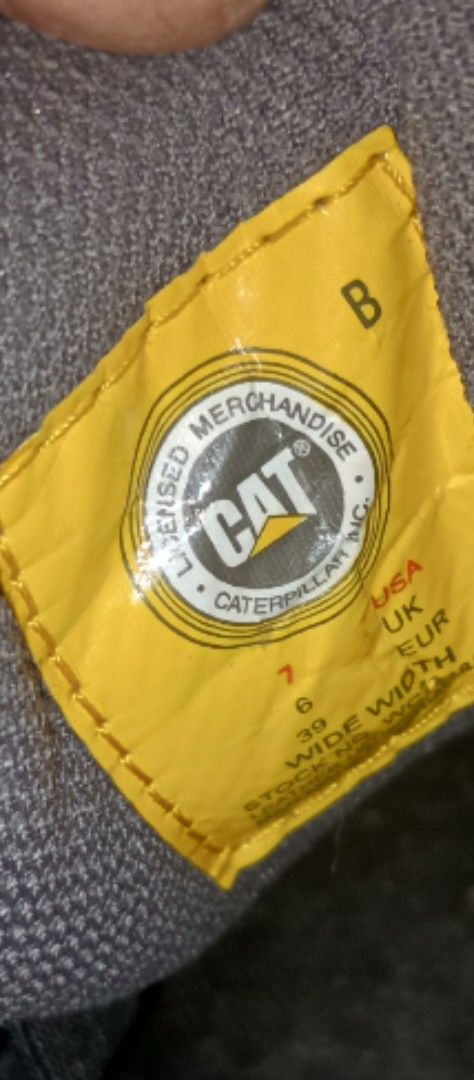 Caterpillar Safety Shoes (Category: Casual Shoes) located in Bulacan. Submitted by nickxee (Listing ID 1360916093, Image 2). Description: Caterpillar size US 7.