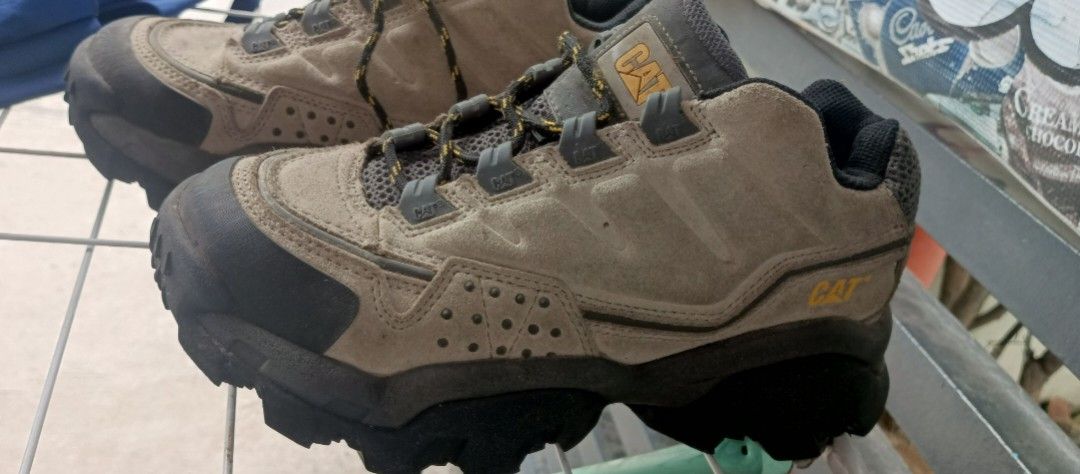 Caterpillar Safety Shoes (Category: Casual Shoes) located in Bulacan. Submitted by nickxee (Listing ID 1360916093, Image 3). Description: Caterpillar size US 7.