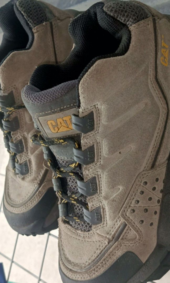 Caterpillar Safety Shoes (Category: Casual Shoes) located in Bulacan. Submitted by nickxee (Listing ID 1360916093, Image 1). Description: Caterpillar size US 7.