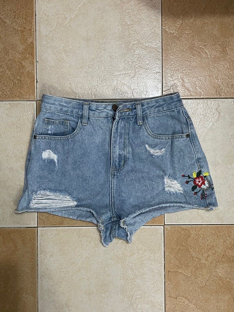 Denim shorts (Category: Shorts) located in Manila. Submitted by k_decluttering (Listing ID 1360930963, Image 2). Description: Size: 26.