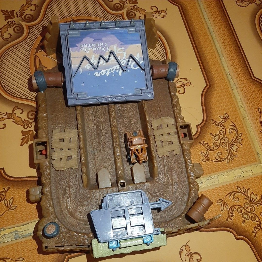 Diorama track launcher Radiator Springs Disney Pixar Cars Drive In ...