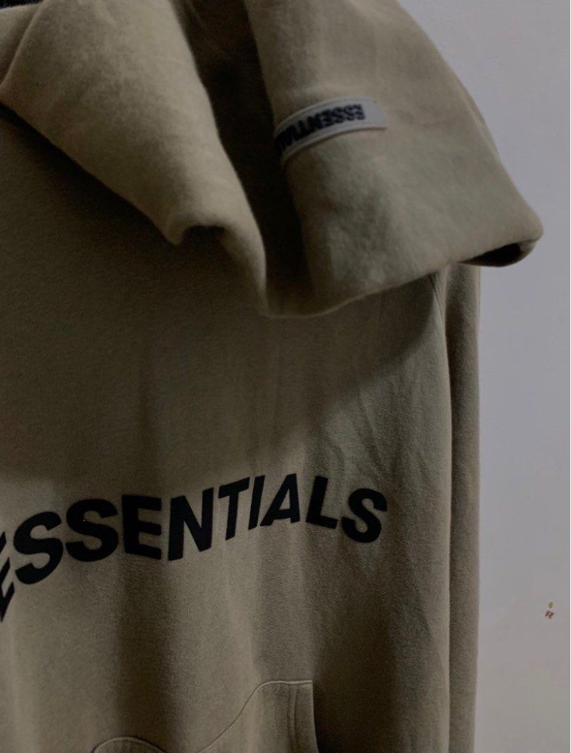 ESSENTIALS HOODIE (FOG) (Category: Coats, Jackets and Outerwear) located in Manila. Submitted by yzjy9yxc4713337 (Listing ID 1360972851, Image 2). Description: size M fits up to XL faded tag reflectorize sleeve logo 1k .