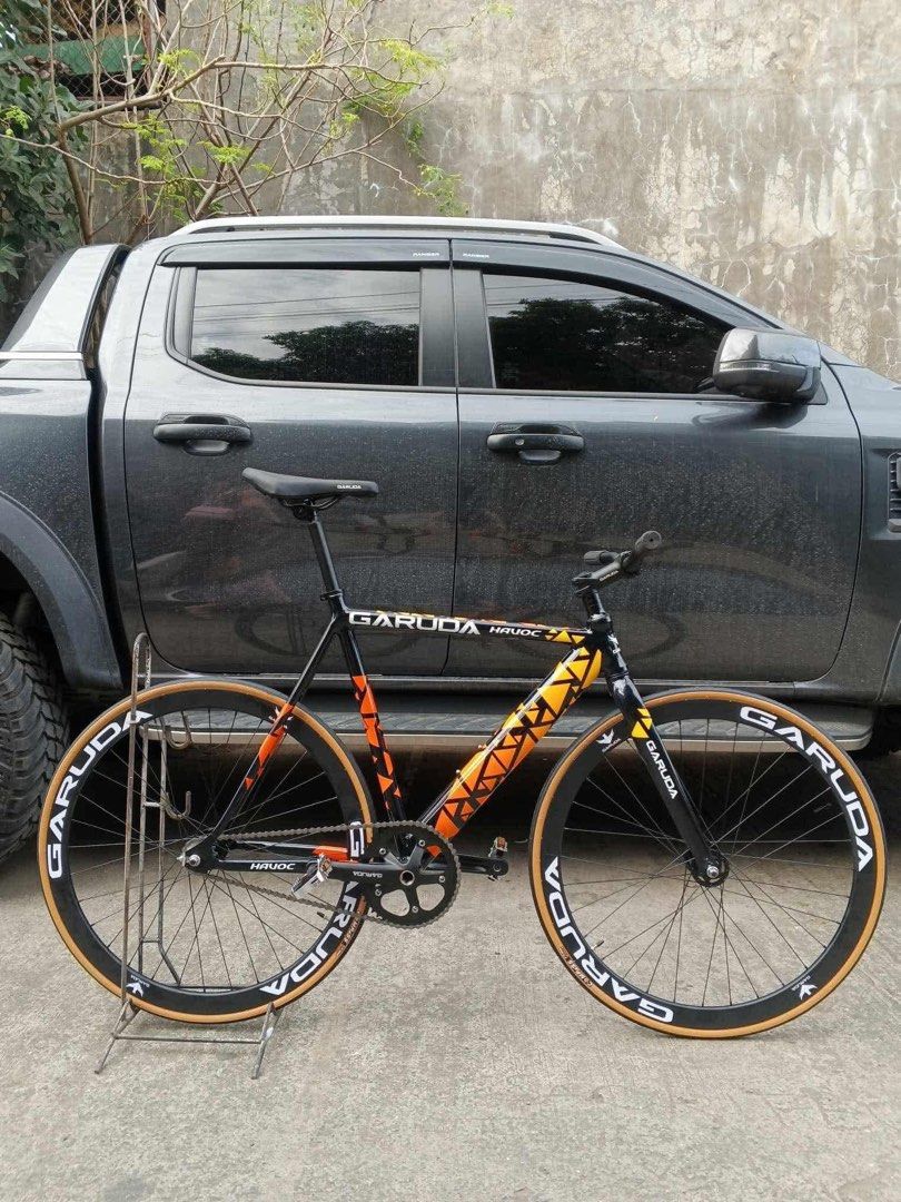 GARUDA HAVOC ALLOY FIXIE 700c (Category: Bicycles) located in Marikina City. Submitted by keionlines85428 (Listing ID 1360928261, Image 2). Description: New Arrival🥰 NAPAKA ANGAS 🔥 ⭐️ GARUDA HAVOC ALLOY FIXIE 700c ‼️₱ 9,800 FREE ASSEMBLE Specs: Alloy frame smooth weld garuda steel fork Alloy stem 90mm Seattube 54 cm Top tube 48 cm Alloy 40mm rims w/ Garuda decals Single speed Hallowtech crankset alloy Tire compass gum wall 700x25c Dual sprocket