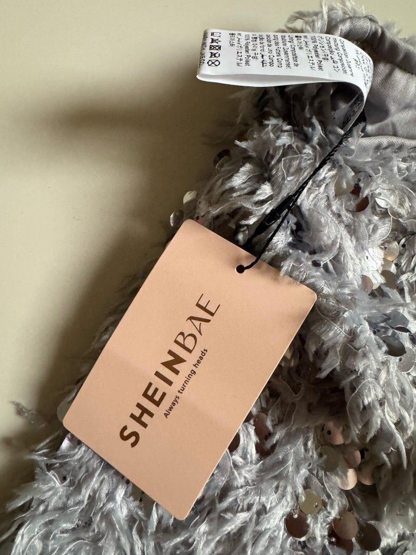 Glittery Skirt_ Sheinbae (Category: Skirts) located in Baliuag. Submitted by same1693 (Listing ID 1360952996, Image 2). Description: wrong sized nabili sa shein app.. size 24 ako pero best fit sa 25-28.