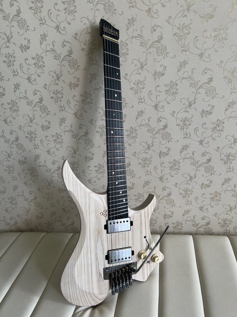 Goc Instrument GOC Illumina Tremolo 6 string Headless Electric Guitar, Hobbies & Toys ...