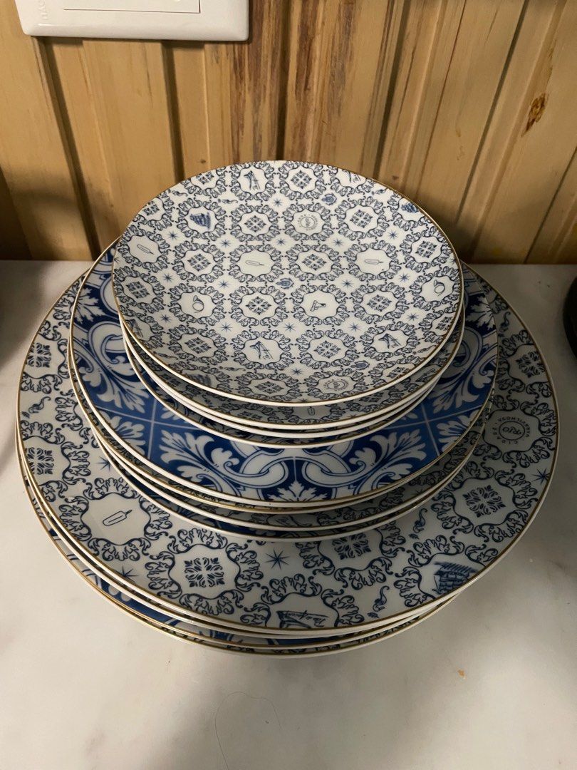 Gourdo plates 12 pcs (Category: Dinnerware & Cutlery) located in Manila. Submitted by rrem2 (Listing ID 1360988774, Image 3). Description: rfs: not using it 4 pcs 15cm plates 4 pcs 20cm plates 4 pcs 27cm plates total of 12 plates DM for more details.